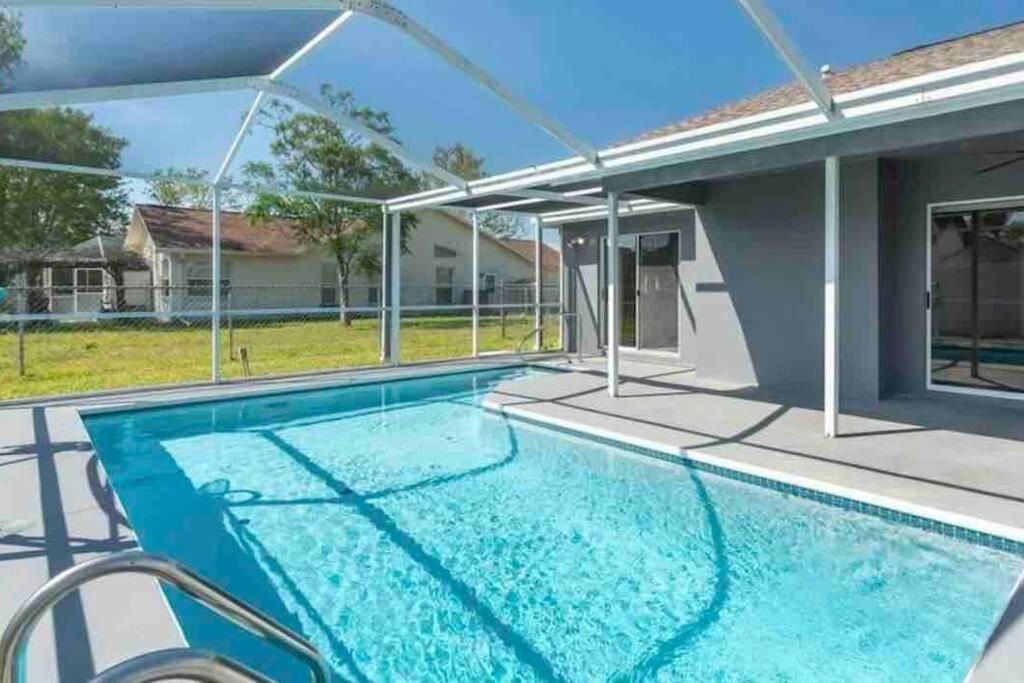 Manatee Oasis Weeki Wachee Family Fun Pool Home Spring Hill Exterior foto