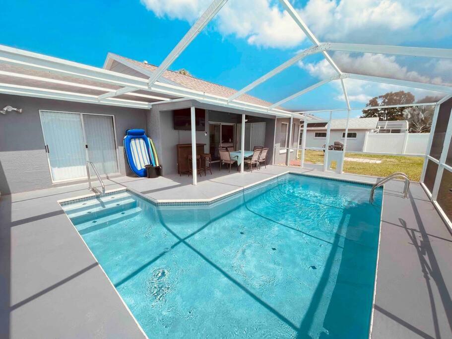 Manatee Oasis Weeki Wachee Family Fun Pool Home Spring Hill Exterior foto